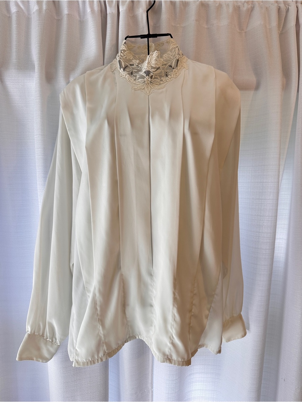 VINTAGE David Matthew Ivory Lace High-Neck Long Sleeve Blouse